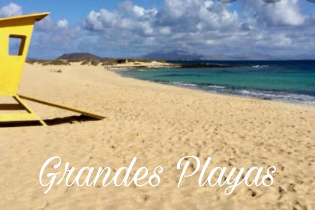 Centro De Corralejo Con Vistas A Isla De Lobos Vila Exterior foto